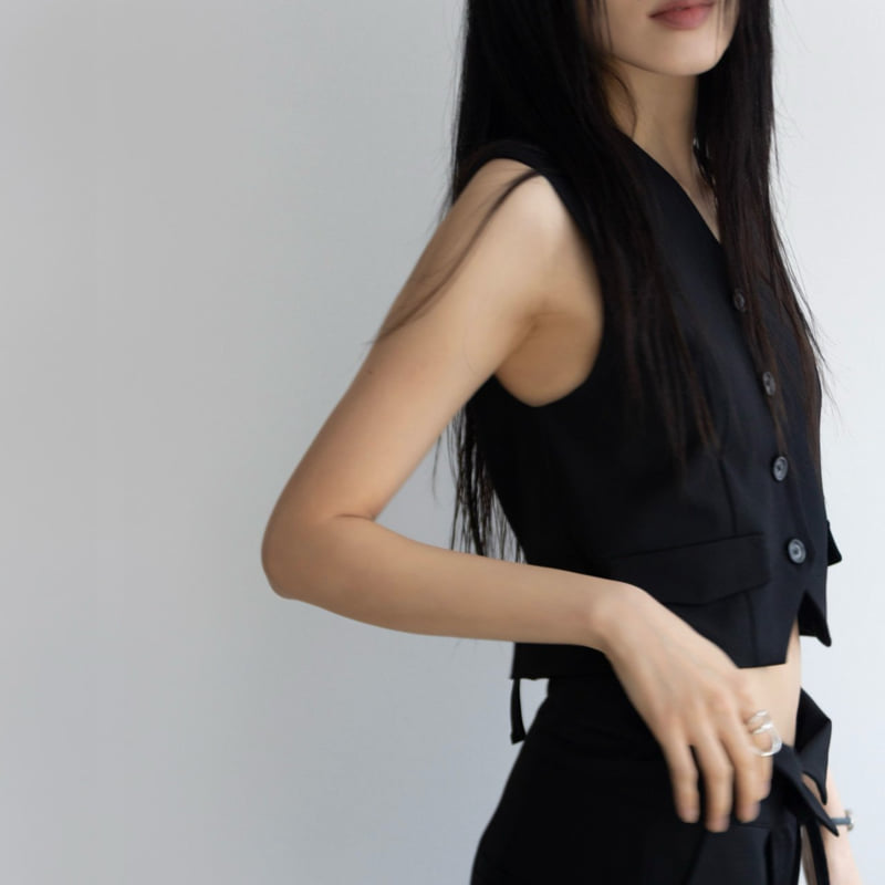 Inssense - Korean Women Fashion - #womensfashion - Back Belt Detail Vest - 7