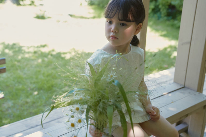Mini Bongbong - Korean Children Fashion - #Kfashion4kids - Leaf Frill Blouse - 7
