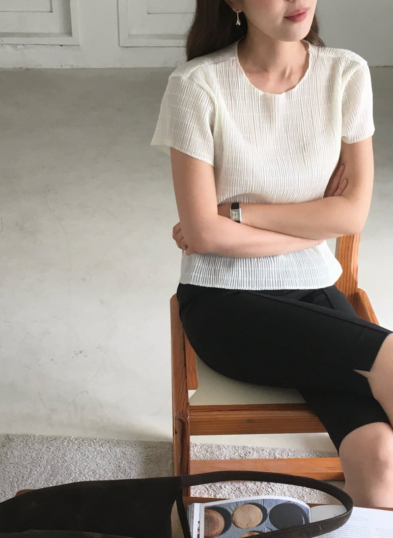 Moani - Korean Women Fashion - #momslook - Pleated O-Neck Top - 2