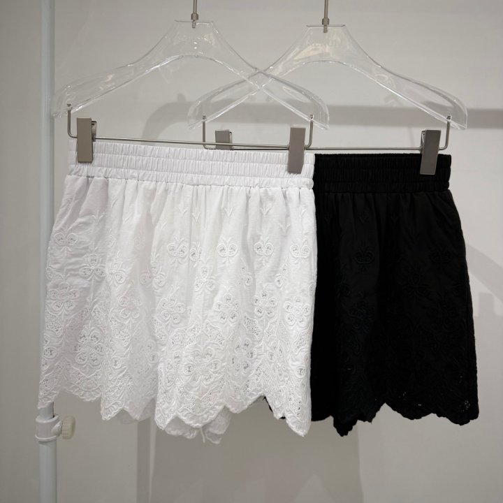 Neroli36 - Korean Women Fashion - #momslook - M Embroidery Short Shorts