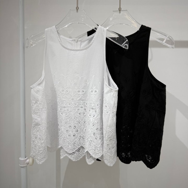 Neroli36 - Korean Women Fashion - #womensfashion - M Embroidery Halter Sleeveless
