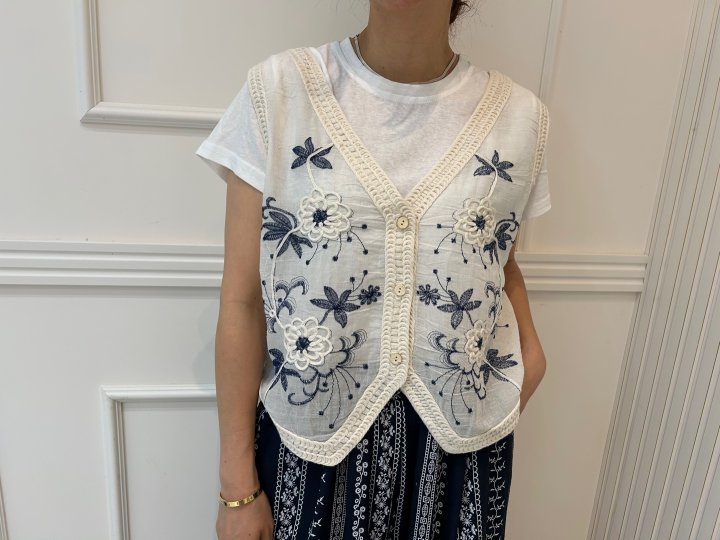 Pearls room - Korean Women Fashion - #thelittlethings - Daisy Embroidery Vest - 4