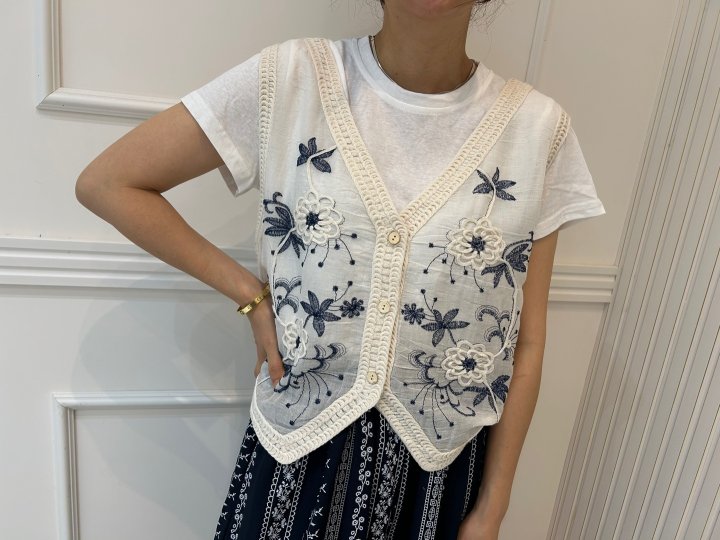 Pearls room - Korean Women Fashion - #momslook - Daisy Embroidery Vest - 6
