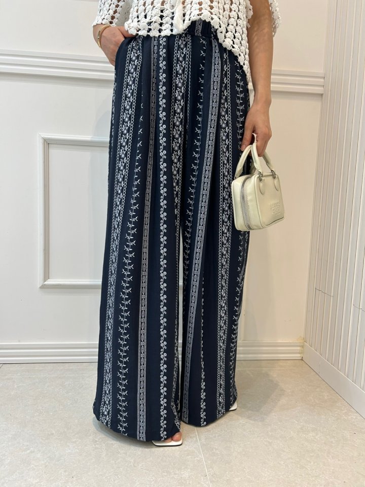 Pearls room - Korean Women Fashion - #restrostyle - Embroidered Print Sleeveless - 3