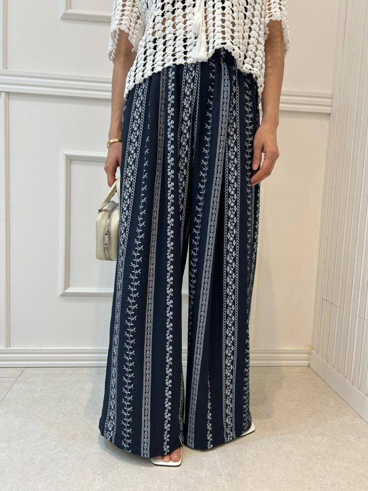 Pearls room - Korean Women Fashion - #vintagekidsstyle - Embroidered Print Sleeveless