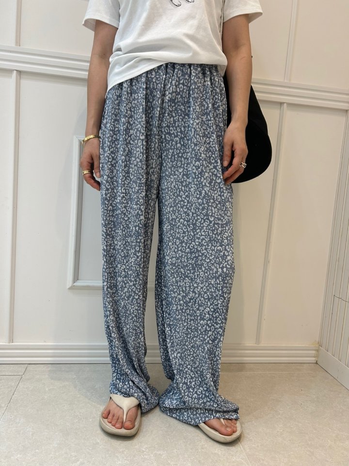 Pearls room - Korean Women Fashion - #momslook - Leopard Pants - 4