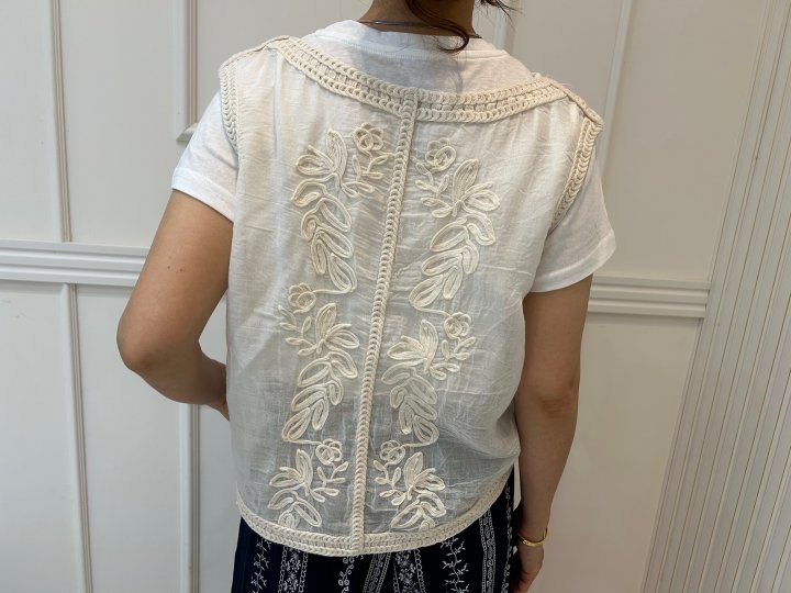 Pearls room - Korean Women Fashion - #womensfashion - Daisy Embroidery Vest - 7