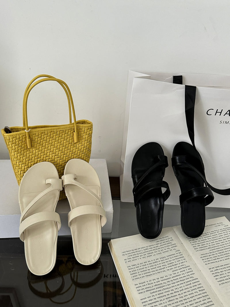 Runa Martin - Korean Women Fashion - #momslook - Cushion Arch Toe Strap Flip-Flop Sandals - 2