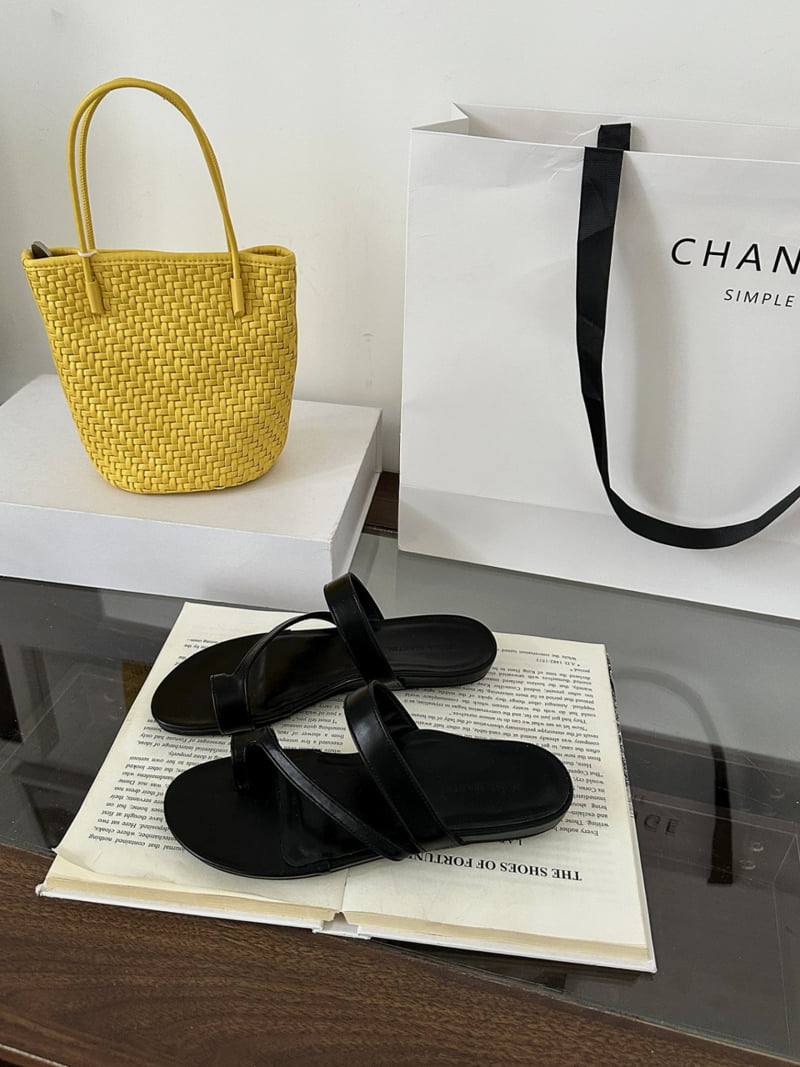 Runa Martin - Korean Women Fashion - #momslook - Cushion Arch Toe Strap Flip-Flop Sandals - 3