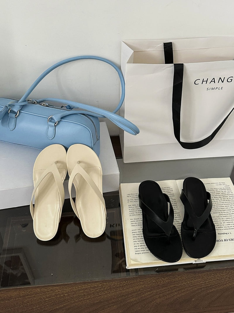 Runa Martin - Korean Women Fashion - #vintageinspired - Soft Arch Cushion Jelly Flip-Flop Sandals - 5