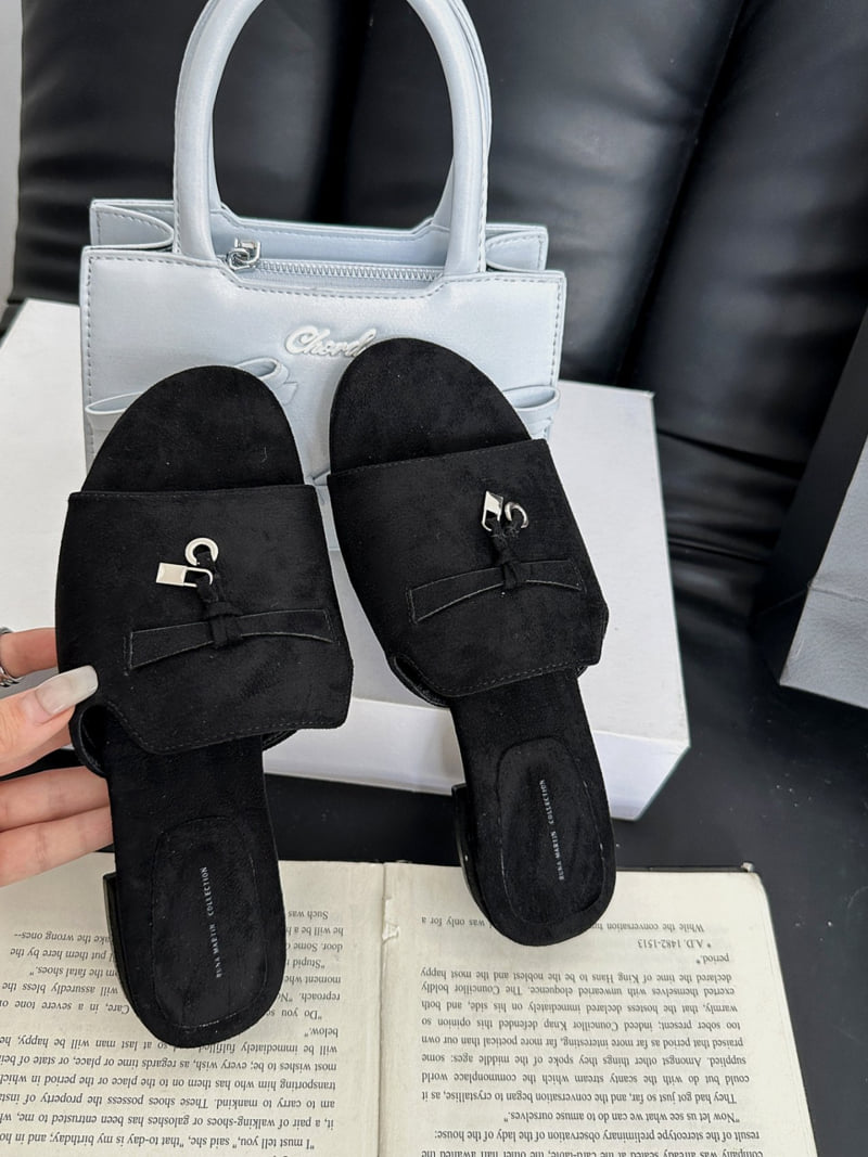 Runa Martin - Korean Women Fashion - #womensfashion - Loro Suede Round Mule Blopfer Sandals - 5