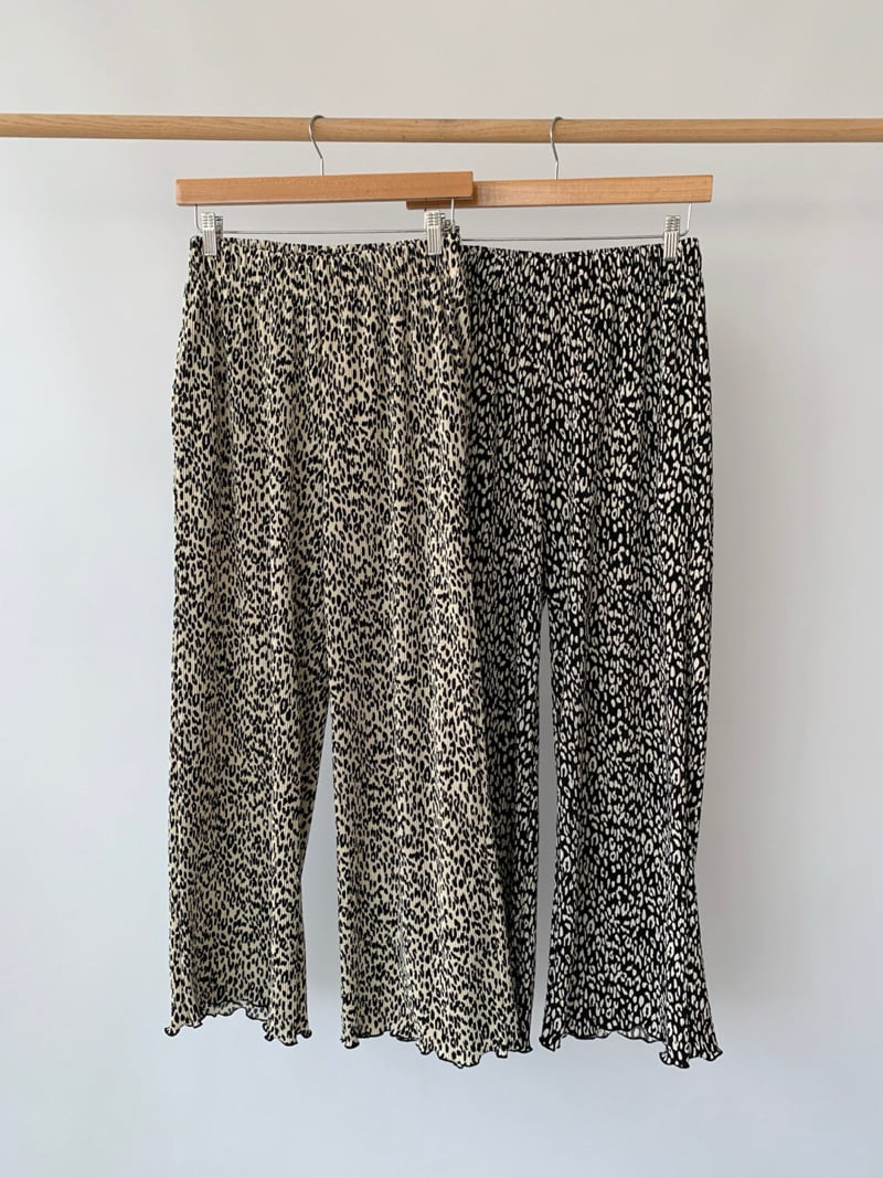 Toll - Korean Women Fashion - #vintagekidsstyle - Leopard Pleats Pants
