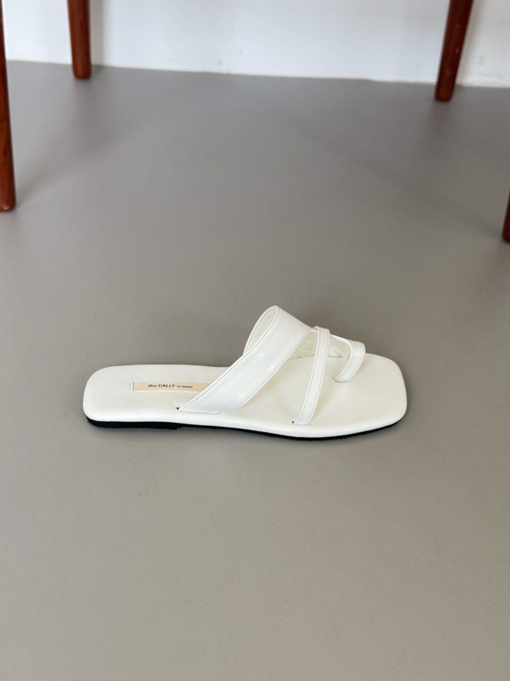 Vade - Korean Women Fashion - #momslook - Point Flip-flop Sandals   - 7