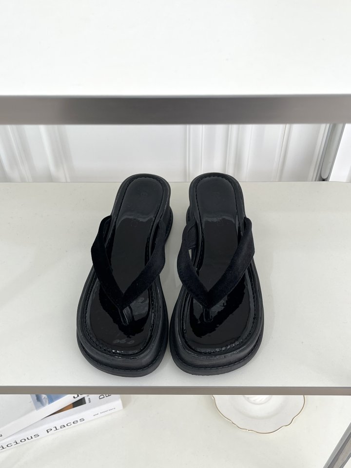 Vade - Korean Women Fashion - #momslook - Vivid Glossy Black Flip-flop Sandals - 7