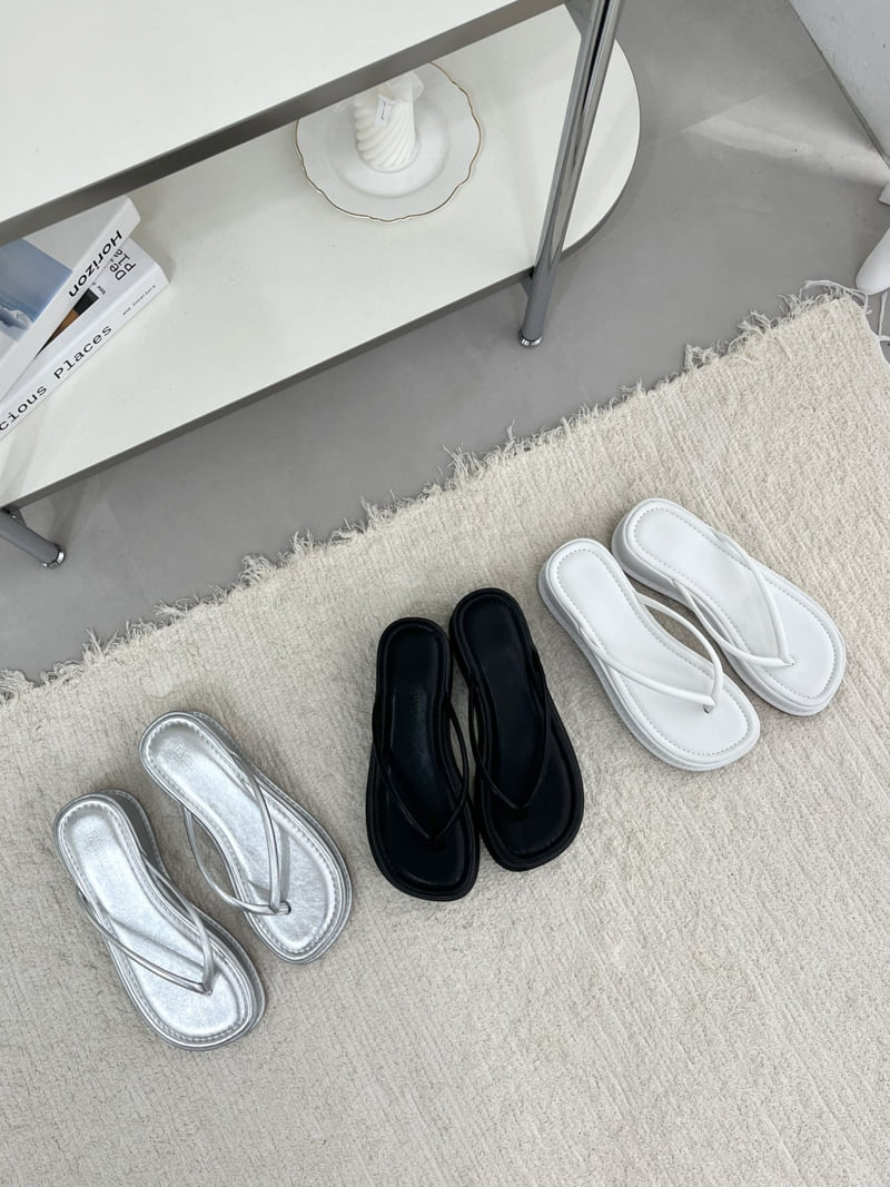 Vade - Korean Women Fashion - #momslook - Basic Heel Flip-flop Sandals   - 12