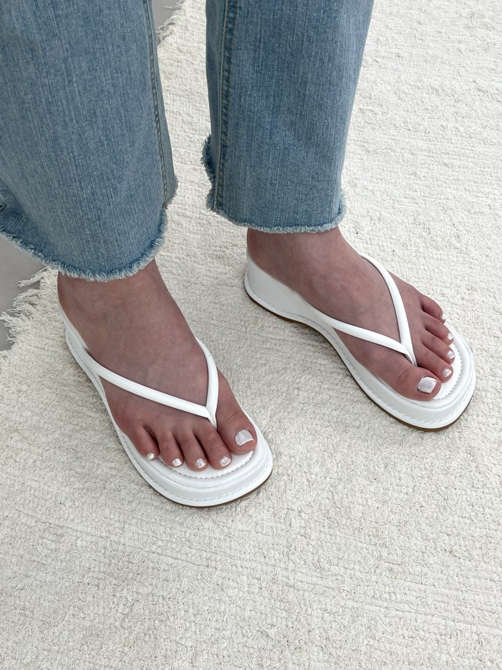 Vade - Korean Women Fashion - #momslook - Basic Heel Flip-flop Sandals   - 2