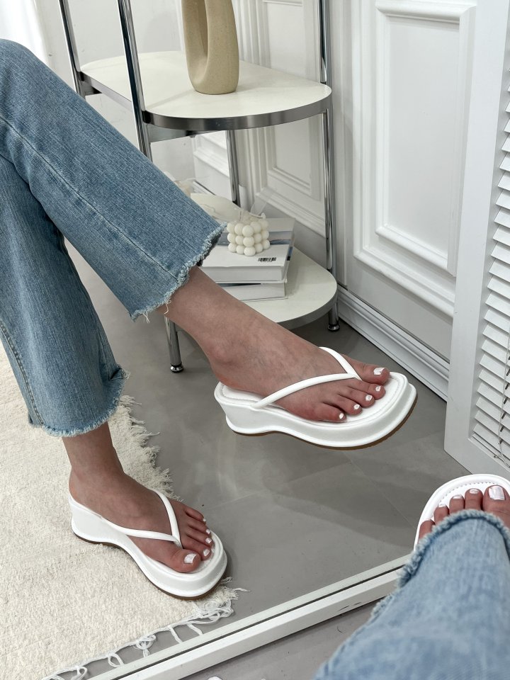 Vade - Korean Women Fashion - #womensfashion - Basic Heel Flip-flop Sandals   - 4