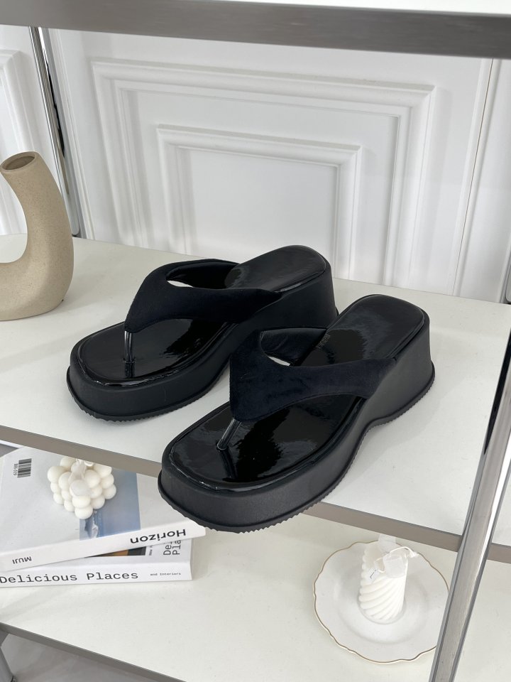 Vade - Korean Women Fashion - #momslook - Platform Heel Flip-flop Sandals   - 5
