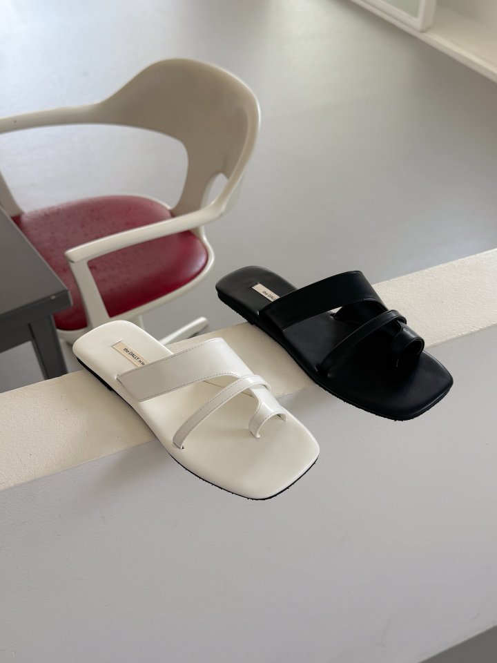 Vade - Korean Women Fashion - #momslook - Point Flip-flop Sandals   - 4