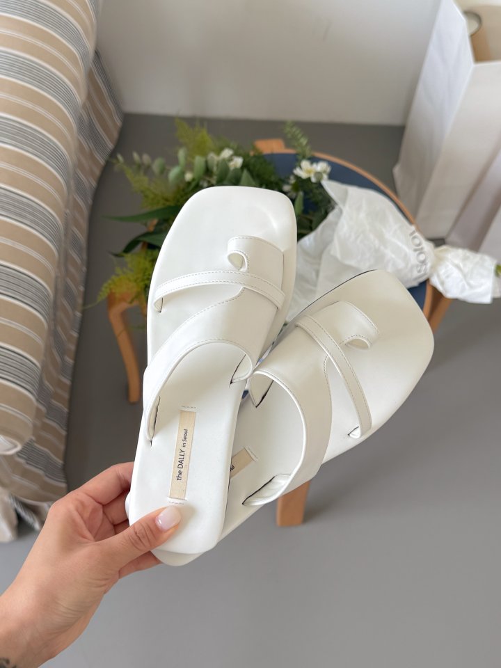 Vade - Korean Women Fashion - #womensfashion - Point Flip-flop Sandals   - 6