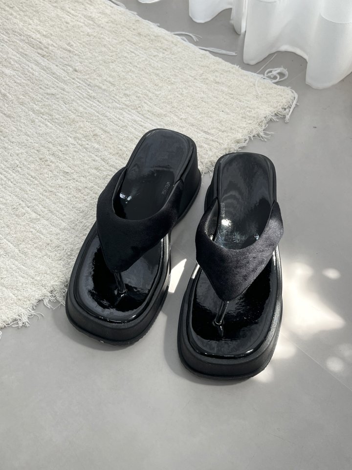 Vade - Korean Women Fashion - #womensfashion - Platform Heel Flip-flop Sandals   - 2