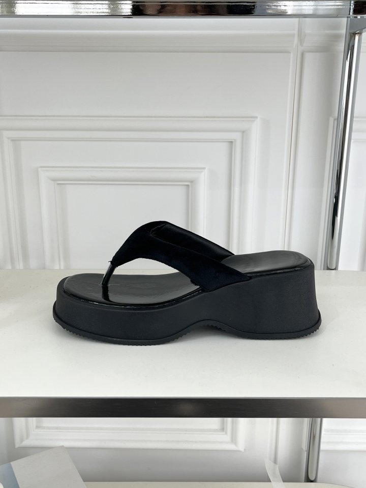 Vade - Korean Women Fashion - #momslook - Platform Heel Flip-flop Sandals   - 4
