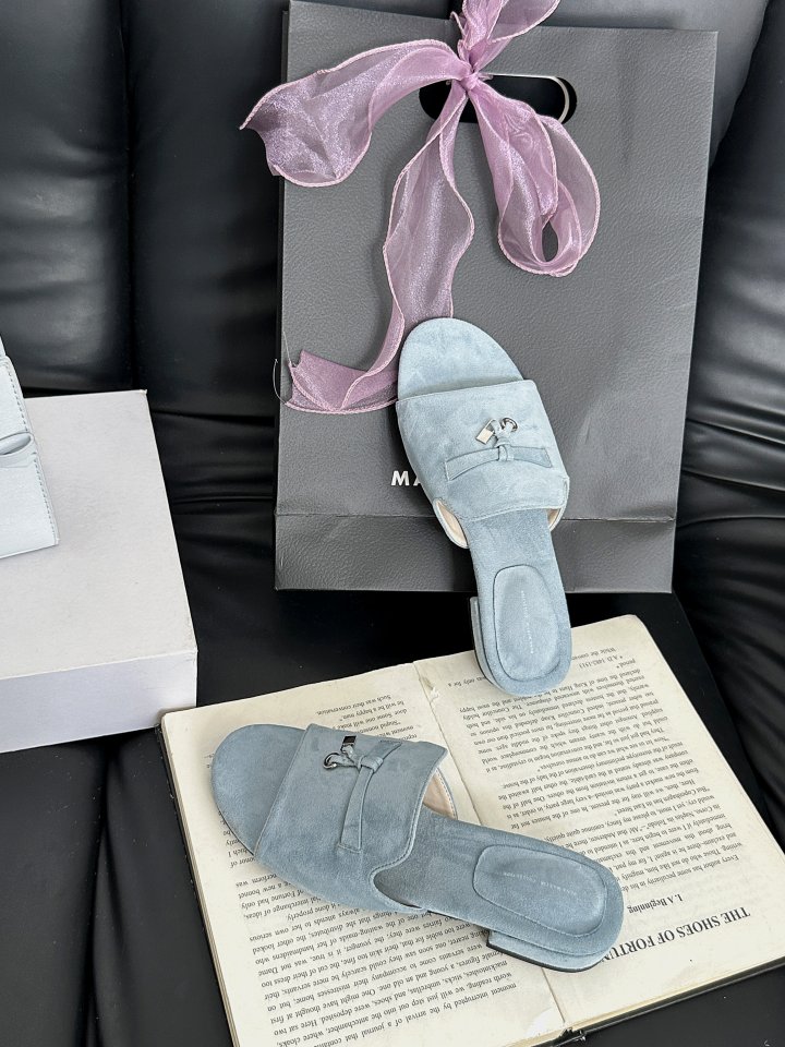 Vade - Korean Women Fashion - #womensfashion - Loro Lock Accent Sandal Slippers - 12