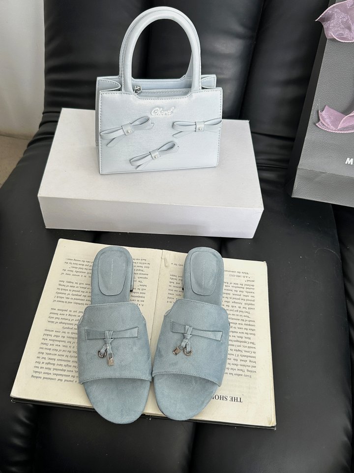 Vade - Korean Women Fashion - #womensfashion - Loro Lock Accent Sandal Slippers - 2