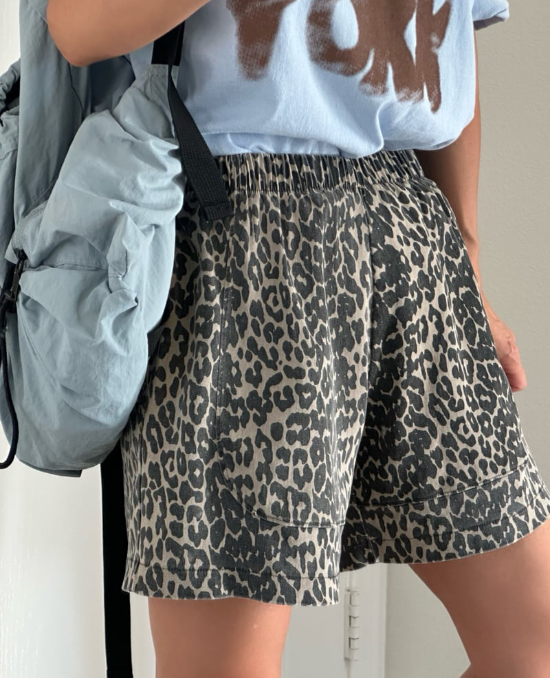 Leopard Short Pants by Via for Women - view 10