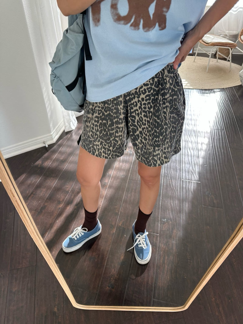 Leopard Short Pants by Via for Women - view 2