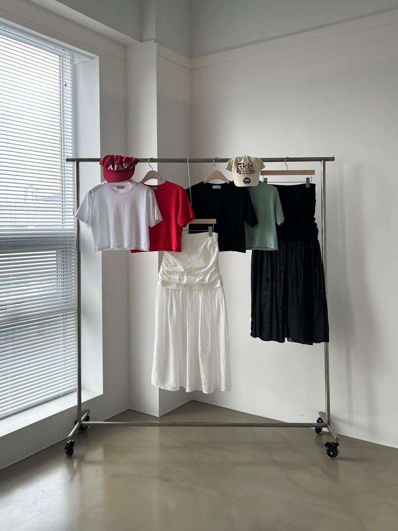 140 Avenue - Korean Women Fashion - #womensfashion - Honey Crop Tee - 12