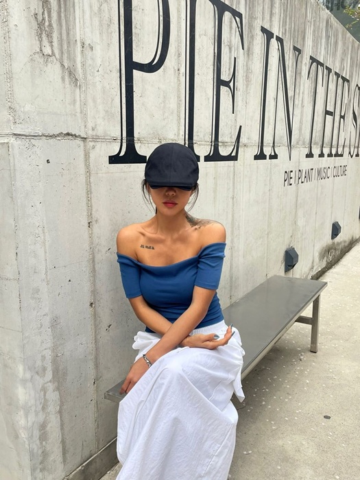 Cookie Off-Shoulder Tee
