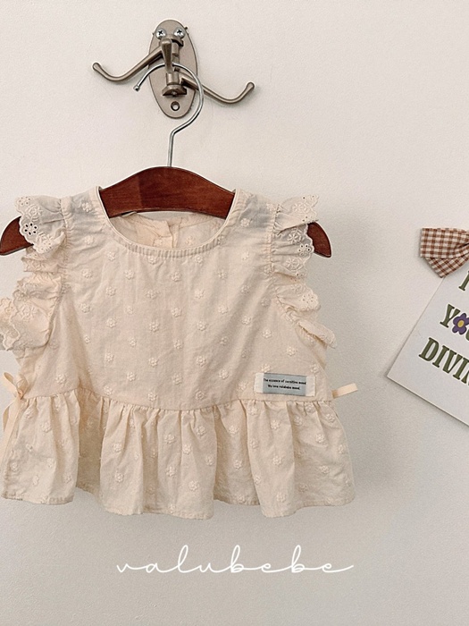Lyle Wing Cape (Bebe) Lyle Wing Cape (Bebe)
