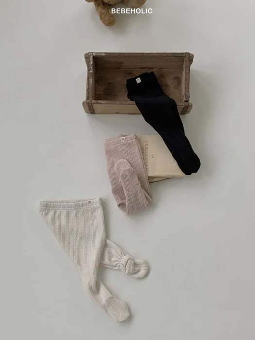 Cable Knit Footed Leggings