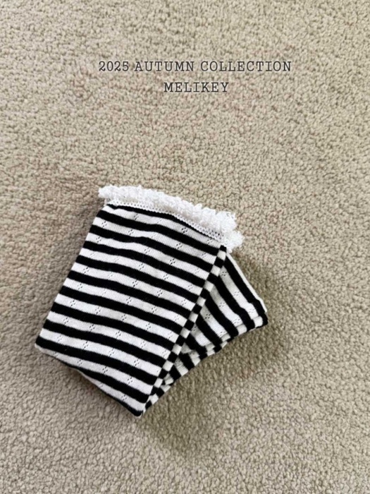 Eyelet Anklet Socks