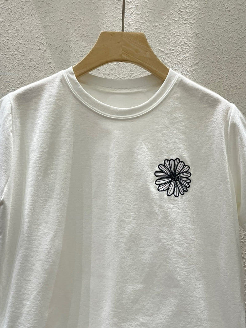 Another Plan - Korean Women Fashion - #restrostyle - Flower Embroidery Tee - 2