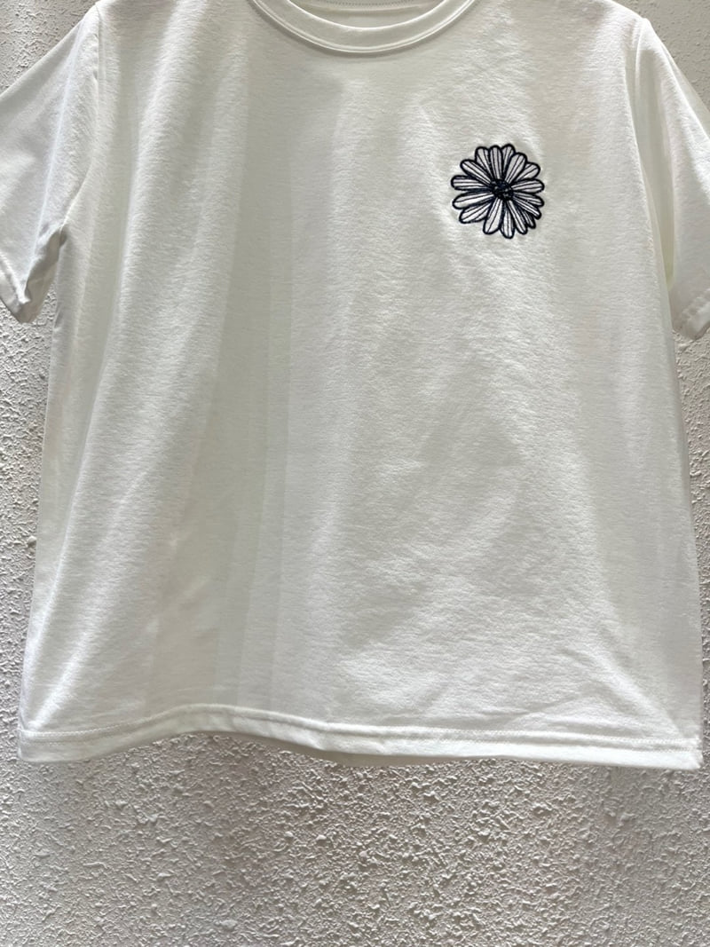 Another Plan - Korean Women Fashion - #romanticstyle - Flower Embroidery Tee - 4