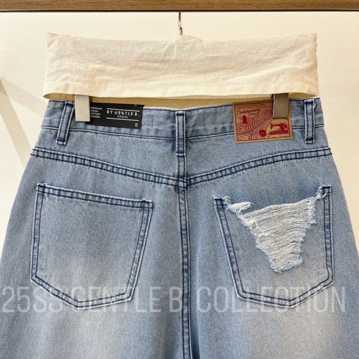 Gentle B - Korean Women Fashion - #momslook - Capri Knee-Length Shorts - 3