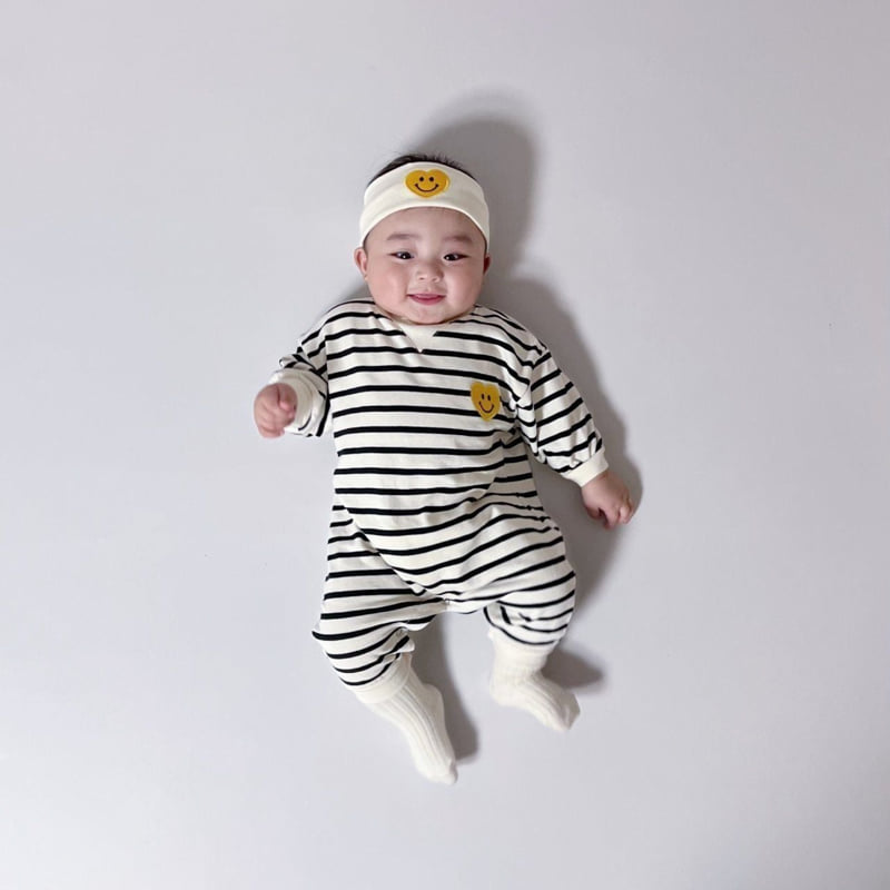 Moran - Korean Baby Fashion - #babygirlfashion - Smiley Heart Suit Set - 5