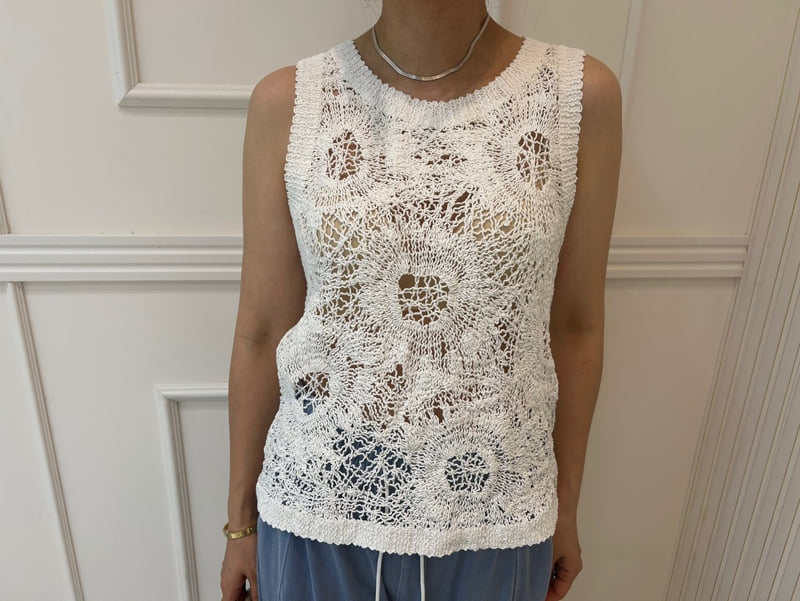 Pearls room - Korean Women Fashion - #womensfashion - Circle Sleeveless