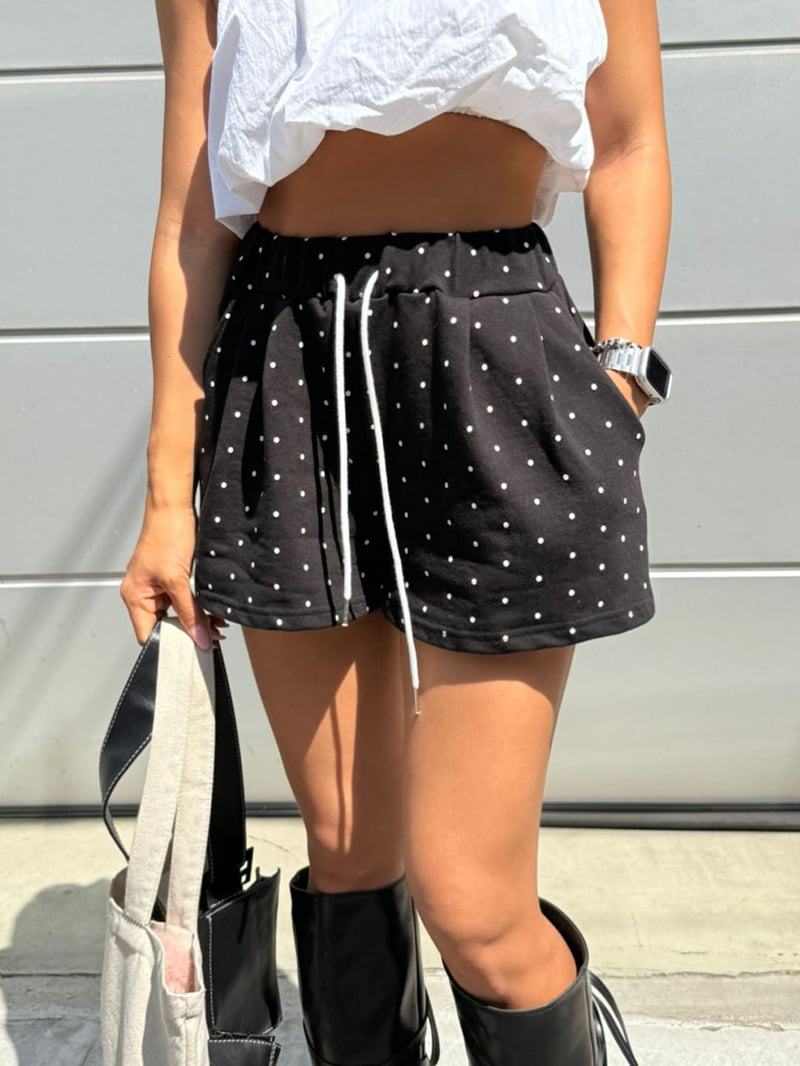 Queensmade - Korean Women Fashion - #womensfashion - Dot Pintuck Shorts - 11