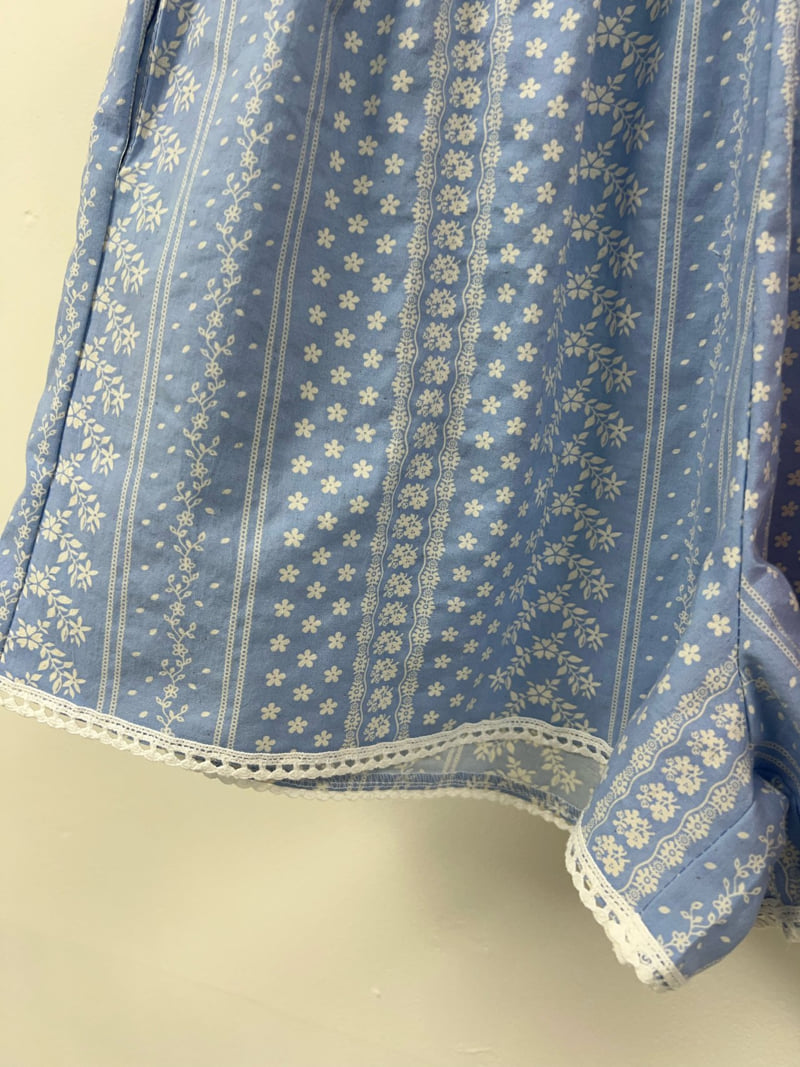 The Fine.b - Korean Women Fashion - #vintagekidsstyle - Flower Half Pants - 4