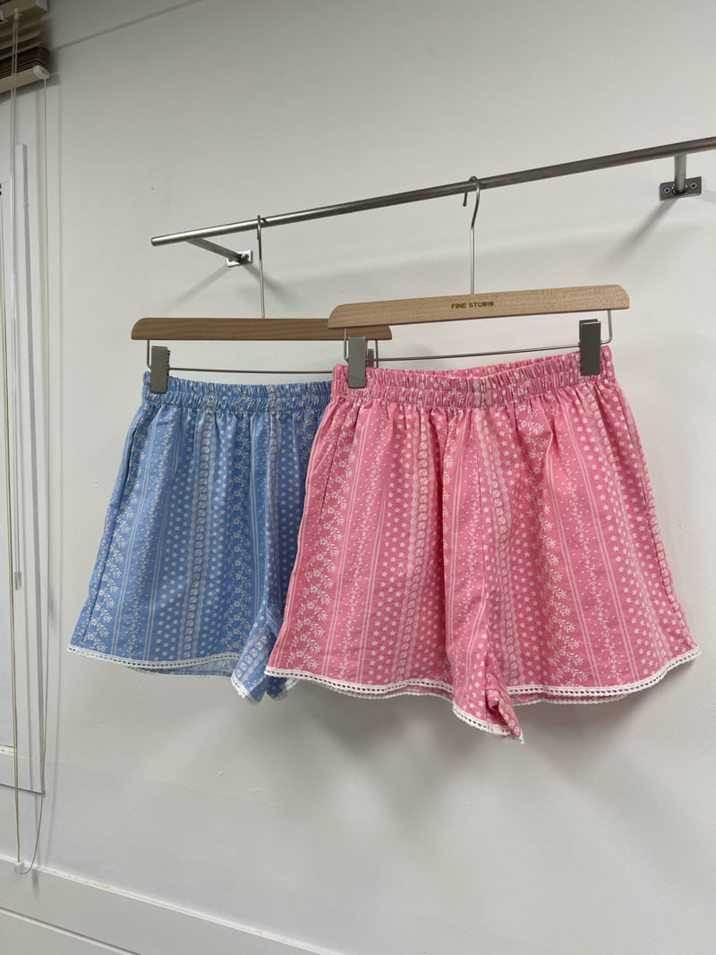The Fine.b - Korean Women Fashion - #womensfashion - Flower Half Pants