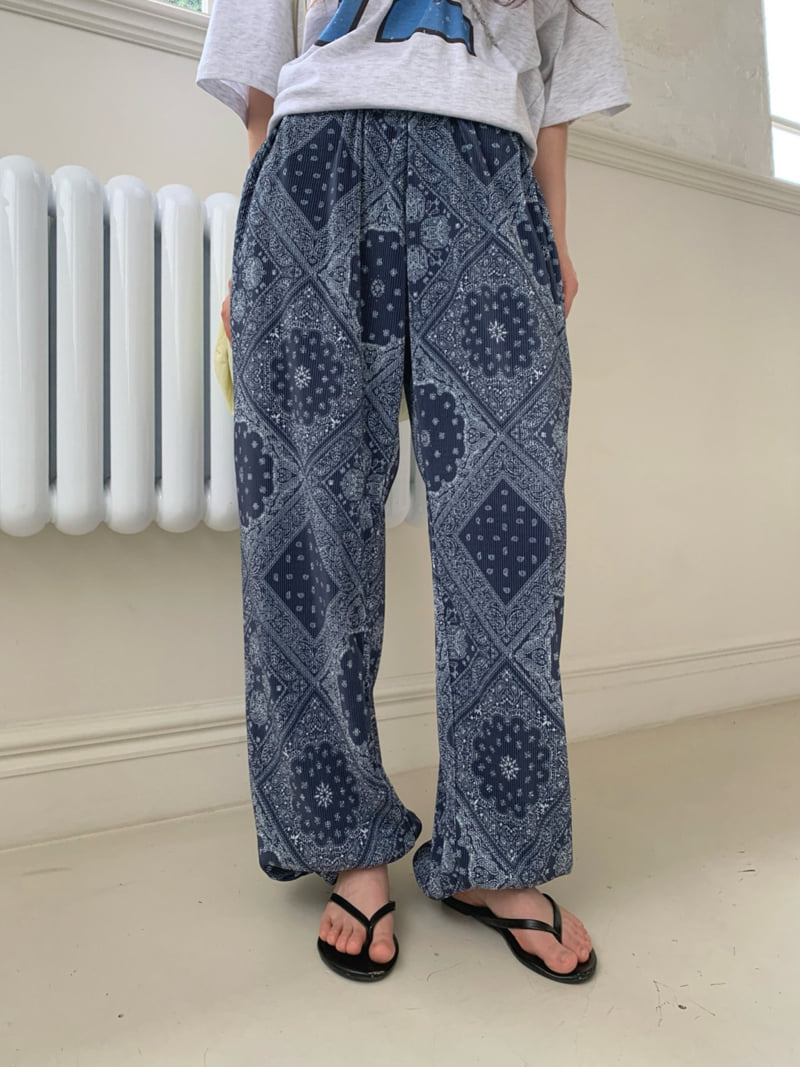 Toll - Korean Women Fashion - #momslook - Paisley Pleated Pants