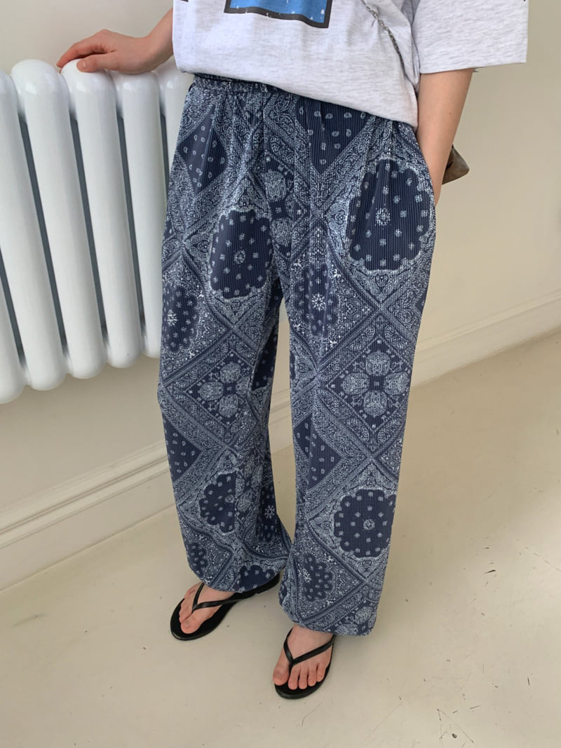 Toll - Korean Women Fashion - #momslook - Paisley Pleated Pants - 3
