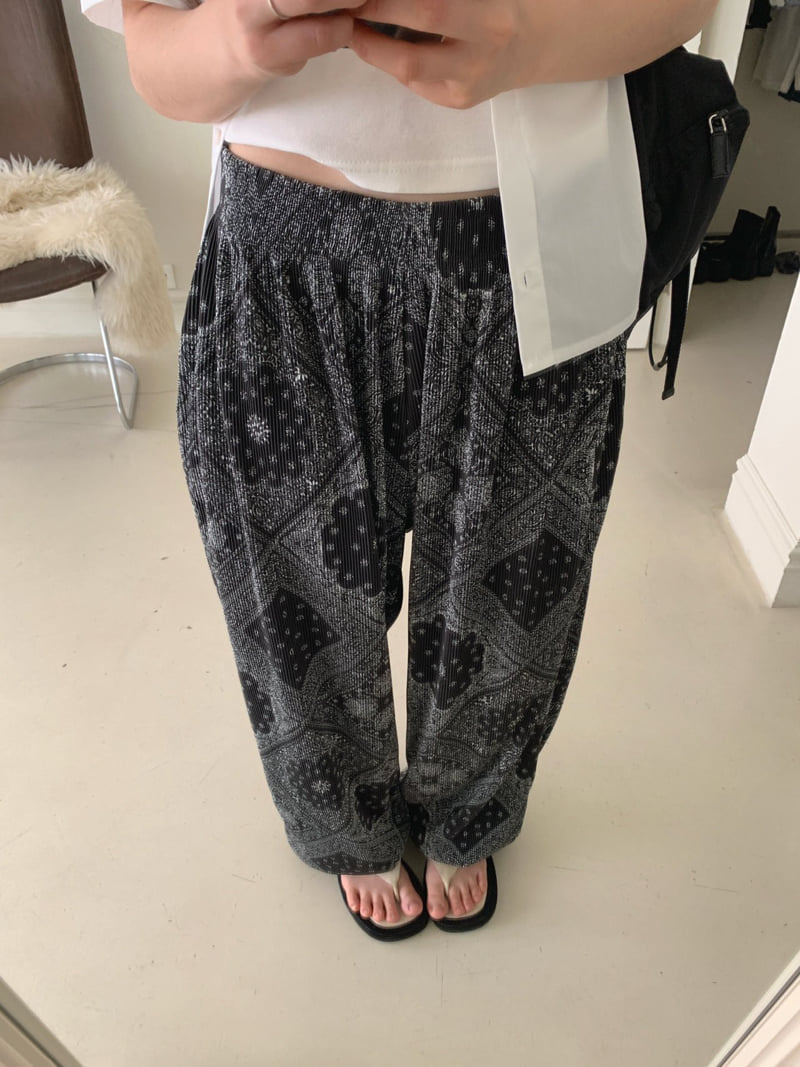 Toll - Korean Women Fashion - #momslook - Paisley Pleated Pants - 6