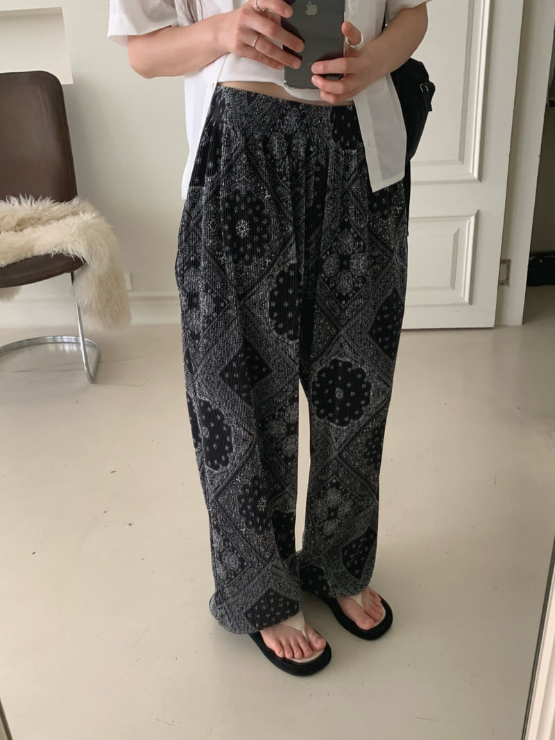 Toll - Korean Women Fashion - #momslook - Paisley Pleated Pants - 7