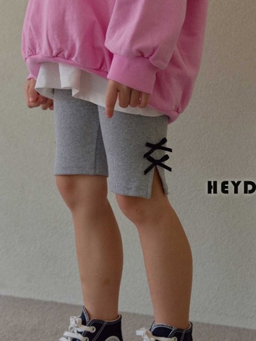 Zexy Side-Slit Half Leggings Zexy Side-Slit Half Leggings