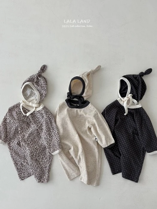 Bebe Trio Suit Bonnet Set Bebe Trio Suit Bonnet Set