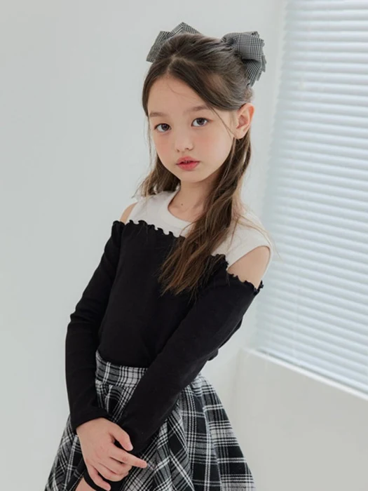 Long Sleeve Off-Shoulder Tee